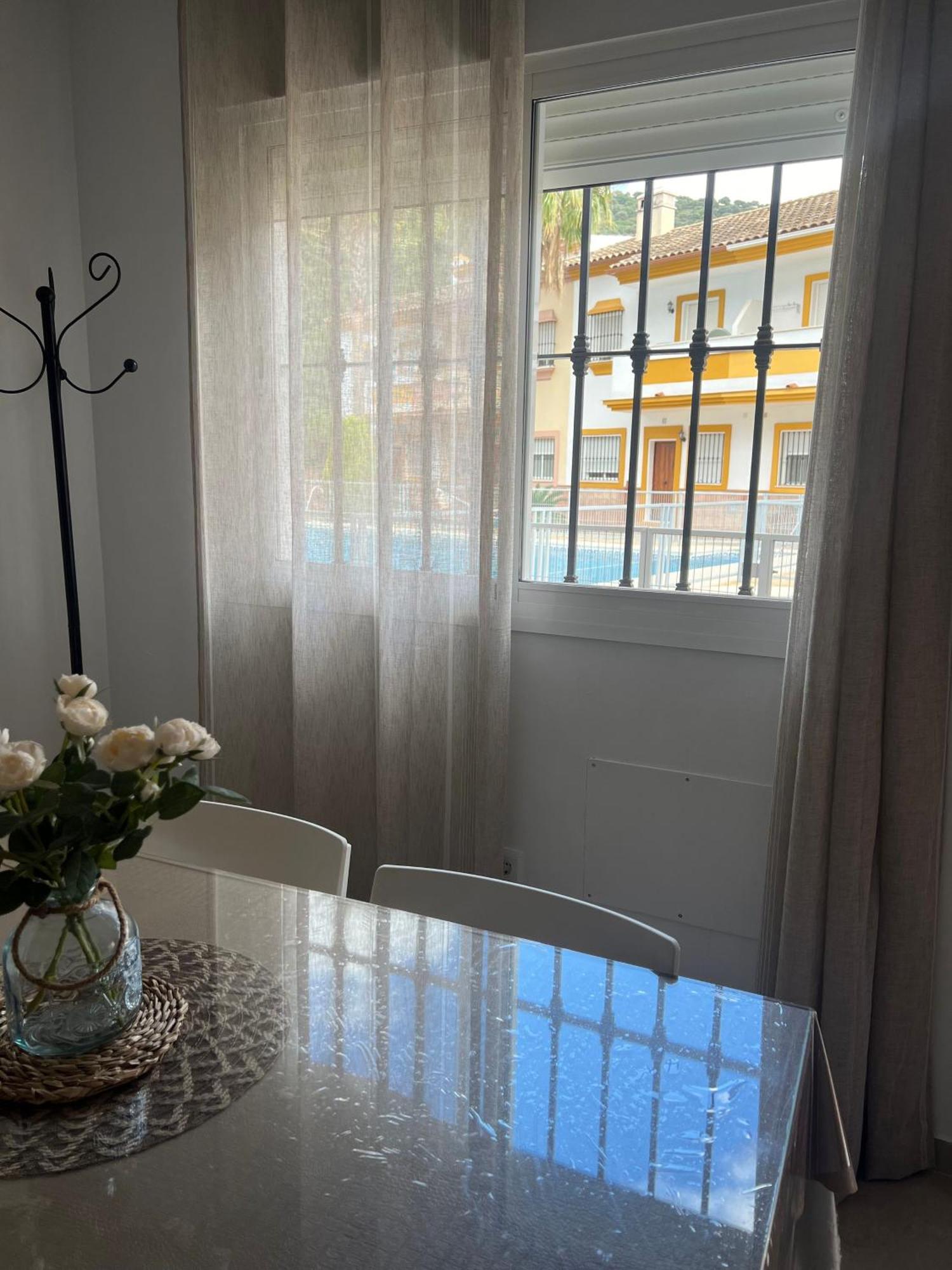 Casa Rural Las Rosas De เบเนาจ์อัน ภายนอก รูปภาพ