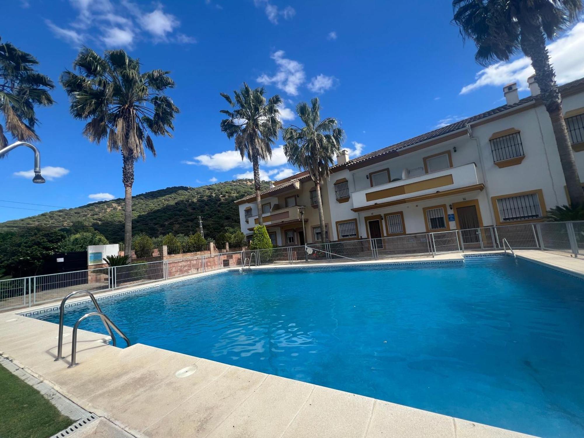 Casa Rural Las Rosas De เบเนาจ์อัน ภายนอก รูปภาพ